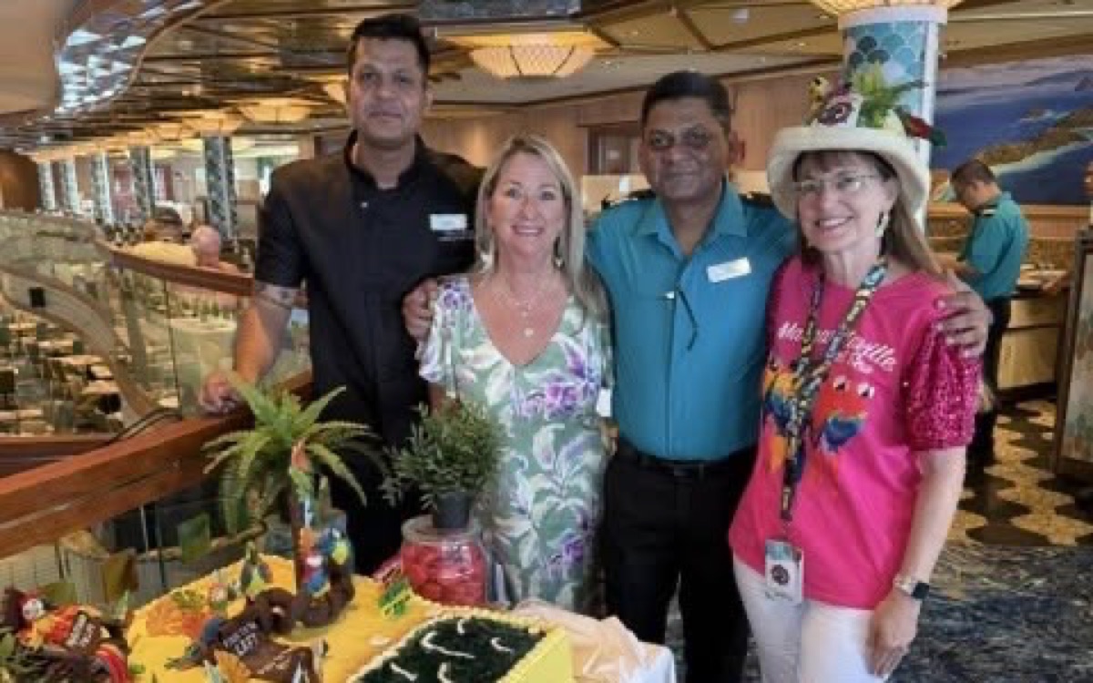 Bubbles Up Brunch, four Parrotheads with a Margaritaville-themed cake